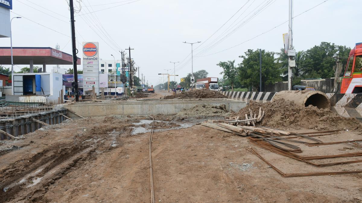 Road widening work from Aristo roundabout to Chozhan Nagar in begins
