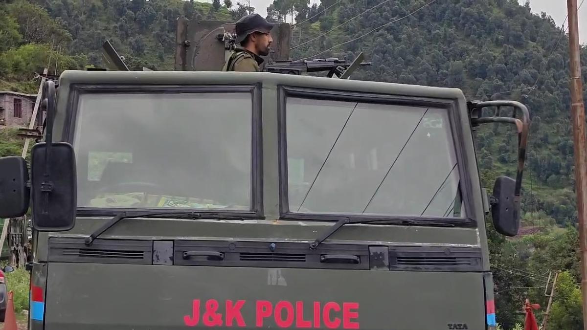 Police raid 25 locations in J&K&rsquo;s Rajouri to&nbsp;investigate militant links