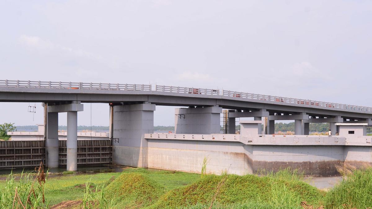 Inland fishers on warpath demanding package for eco-restoration of ‘debilitated’ Vembanad Lake