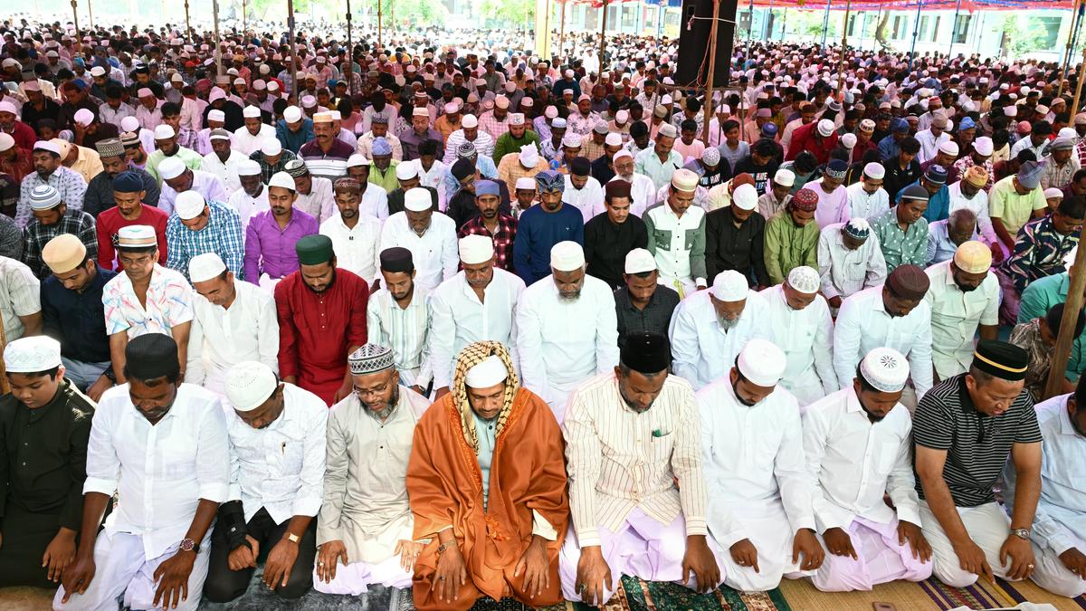 Muslims celebrate Ramzan with special prayers