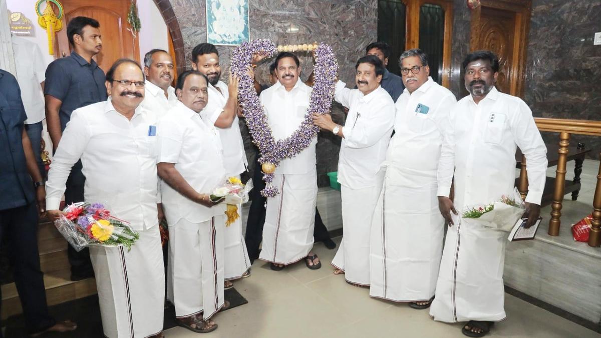 Puducherry AIADMK leaders call on Palaniswami