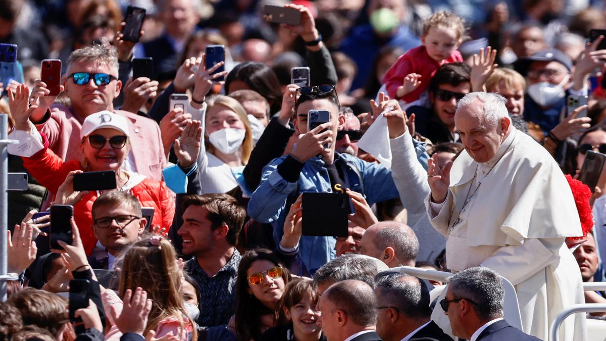 Pope makes Easter plea for Ukraine peace, cites nuclear risk