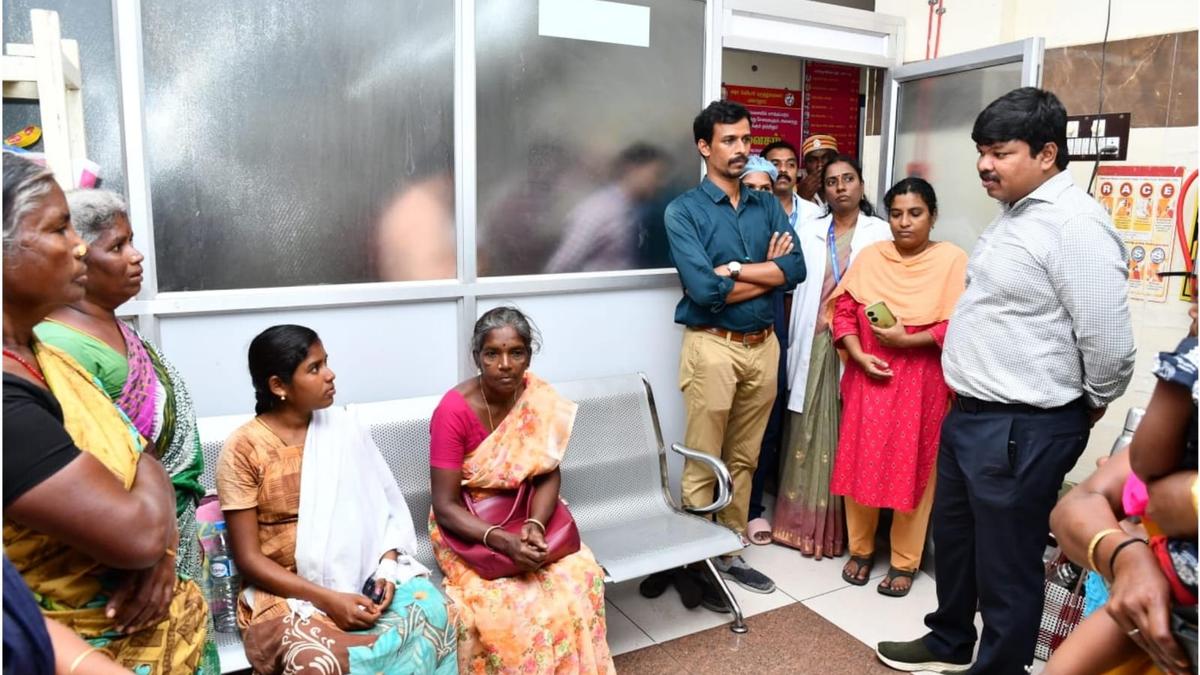 Mayiladuthurai Collector visits Periyar Government Hospital