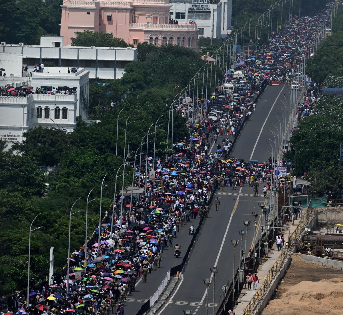 The crowd of air show spectators seen on Kamarajar Salai on Sunday.