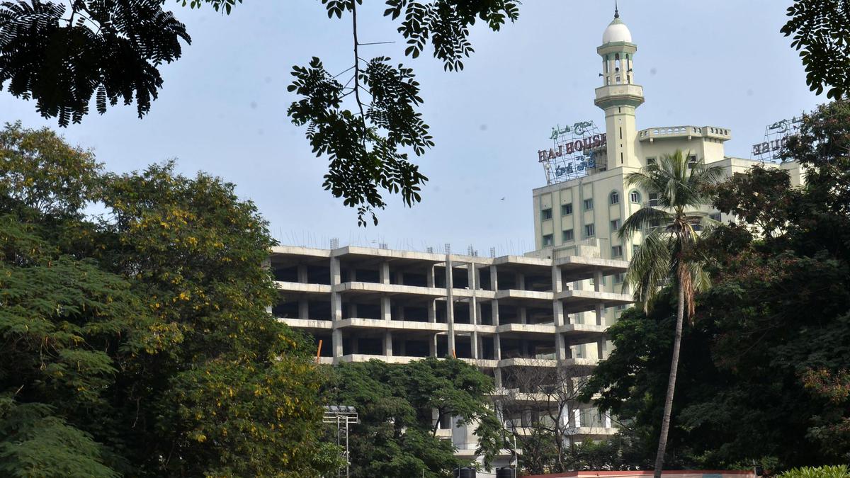 A Decade Of Emptiness For Waqf Board’s Ambitious Seven-storey Mall ...