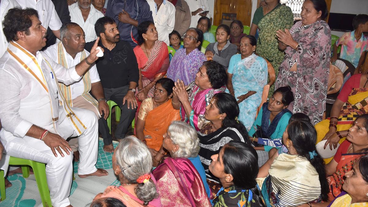 Waqf row: Ashok accuses Cong. of appeasement politics, pledges support to farmers