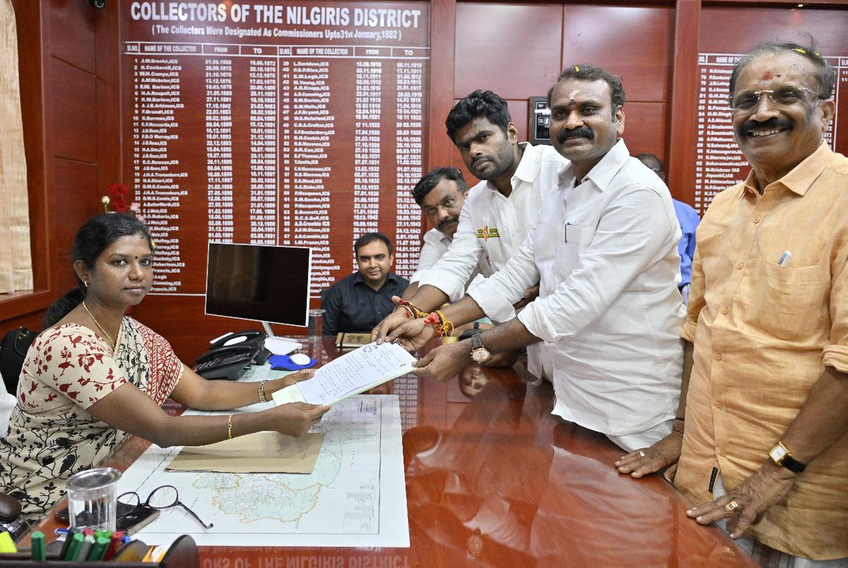 L. Murugan BJP’s candidate for the Nilgiris seat, along with BJP leader K. Annamalai seen while filing his nomination in Udhagamandalam on Monday, March 25, 2024 