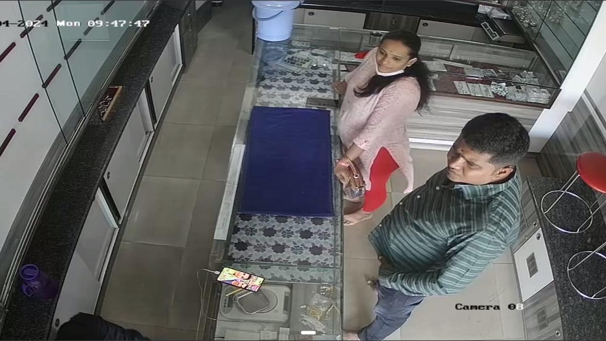 Prank payment app: Couple arrested for cheating jewellers