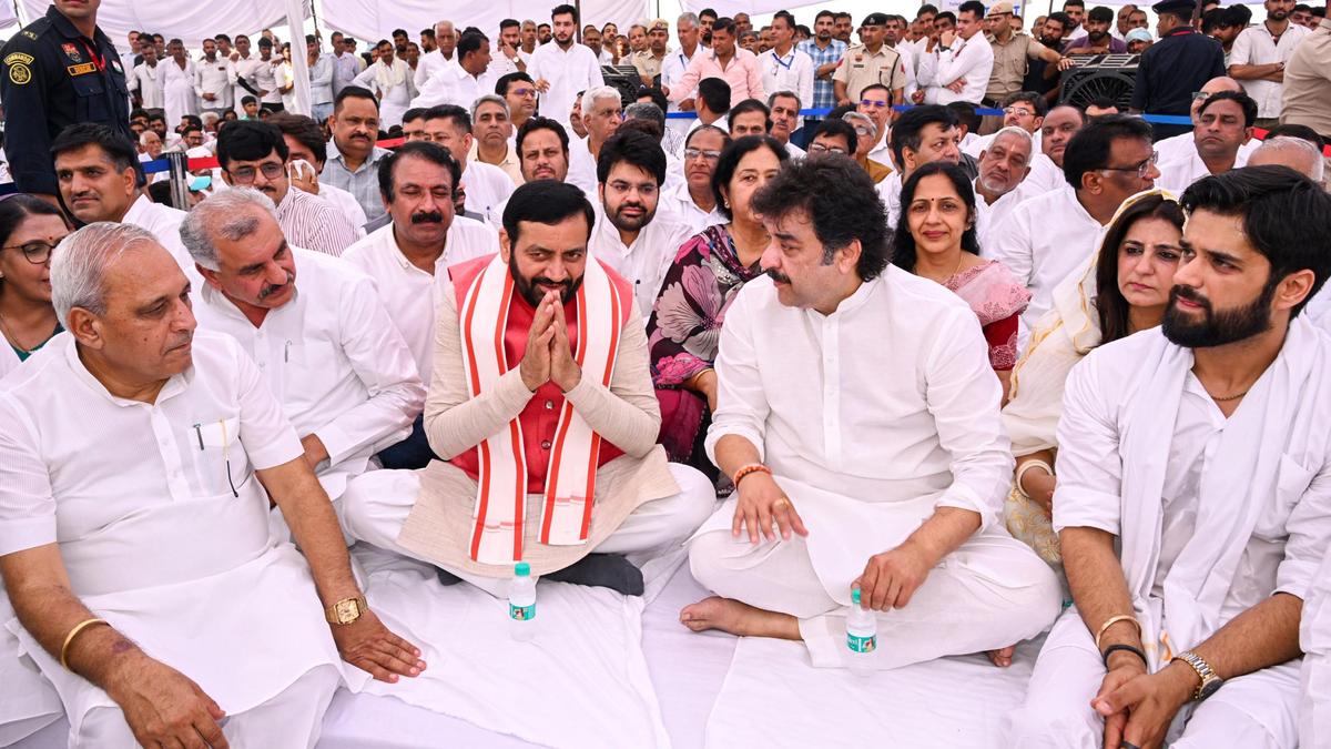 ‘Sidelined’ Bishnoi flexes muscles on Bhajan Lal’s death anniversary; Haryana BJP leadership makes a bid to placate the family and their supporters