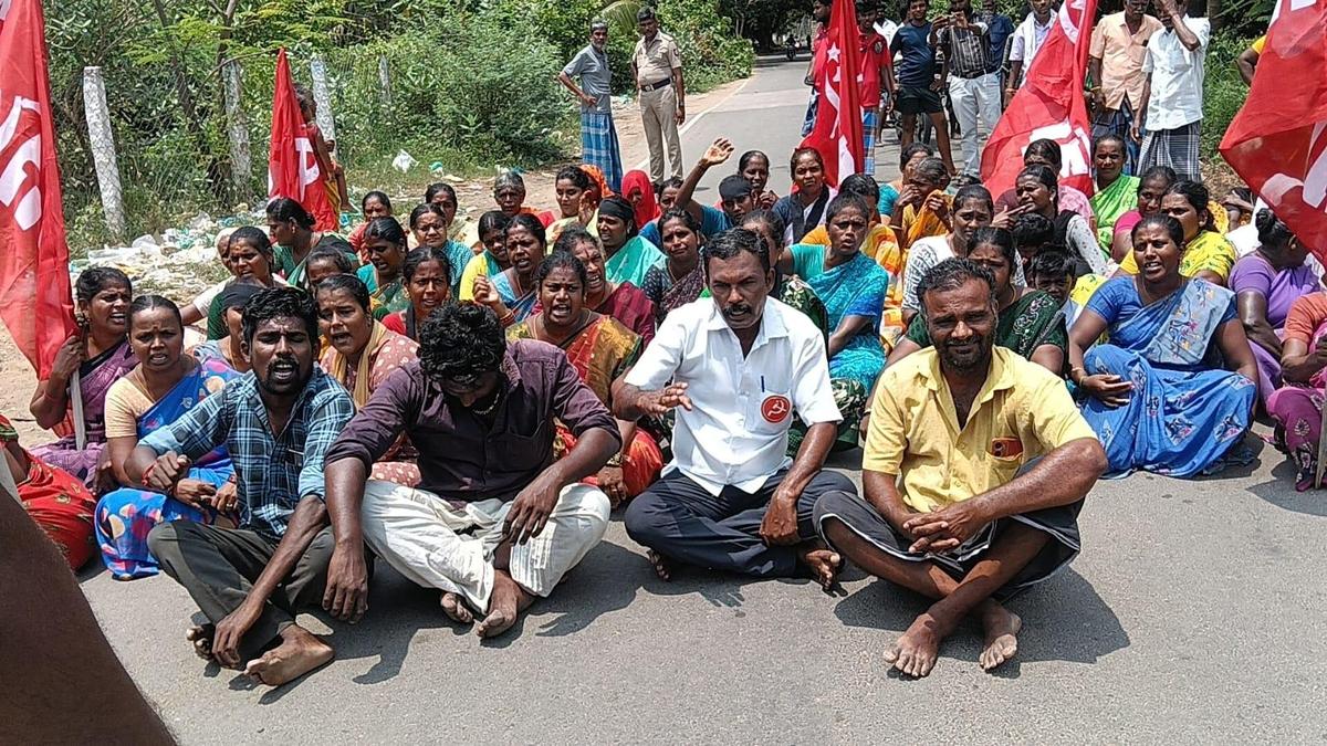 Ayyappa Nayakkanpatti villagers stage protest demanding closure of Tasmac outlet