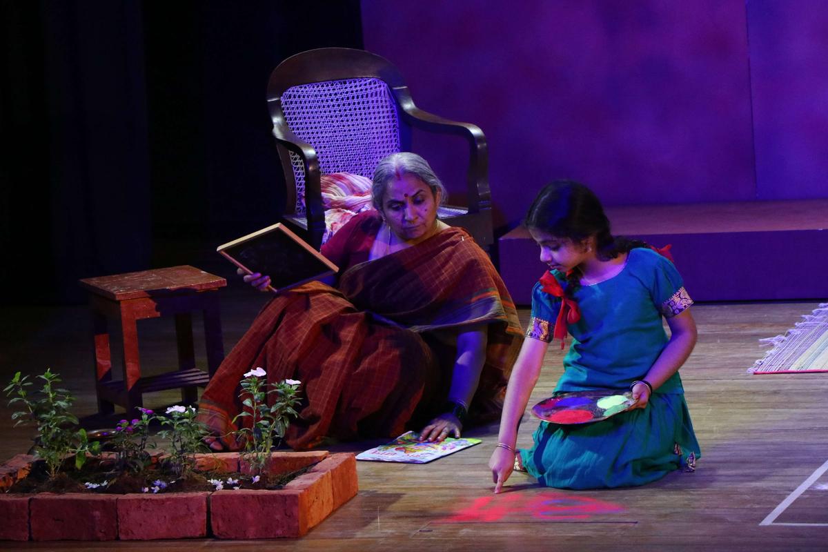 The play revolves around a 60-sixty-year-old Vijaya in a village in North Karnataka