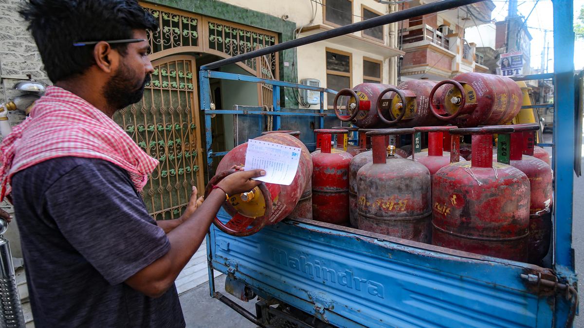 lpg-distributors-in-t-n-demand-refund-following-reduction-in-price-of