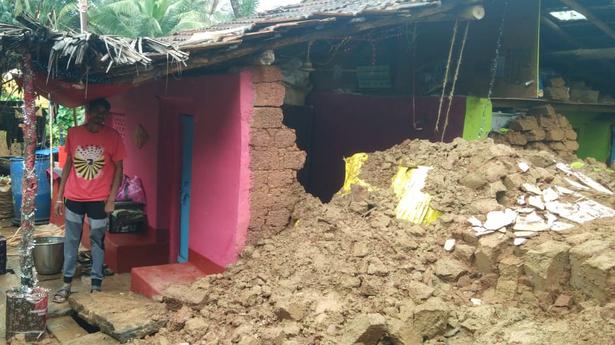 Two houses collapse due to rains in Sagar town in Karnataka