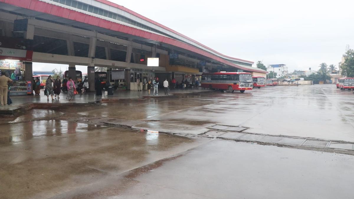 KSRTC employees’ strike: Several commuters turn to private buses in Shivamogga, many cancel plans