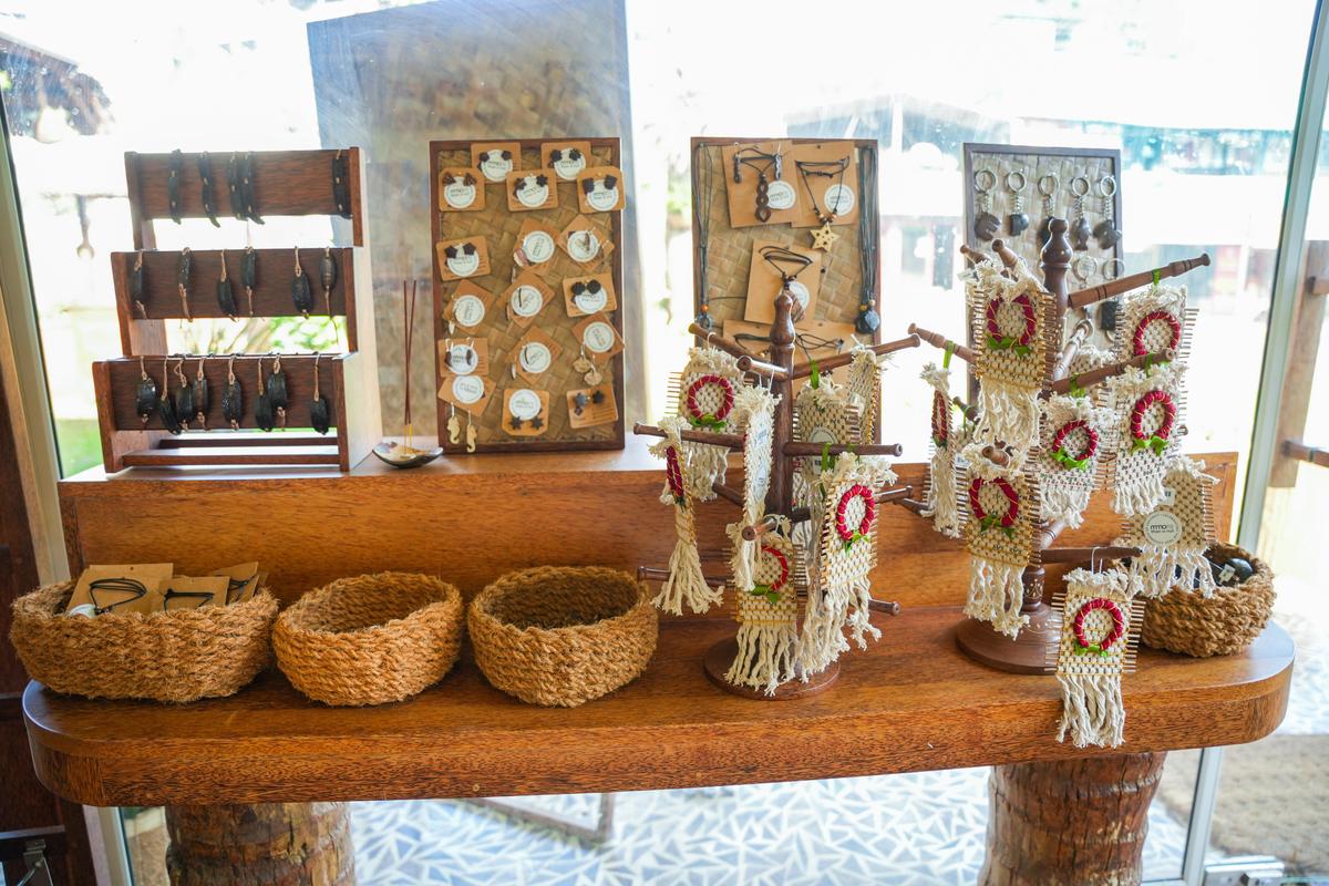 Accessories made of coconut shells and fibre Accessories made of coconut shells and fibre