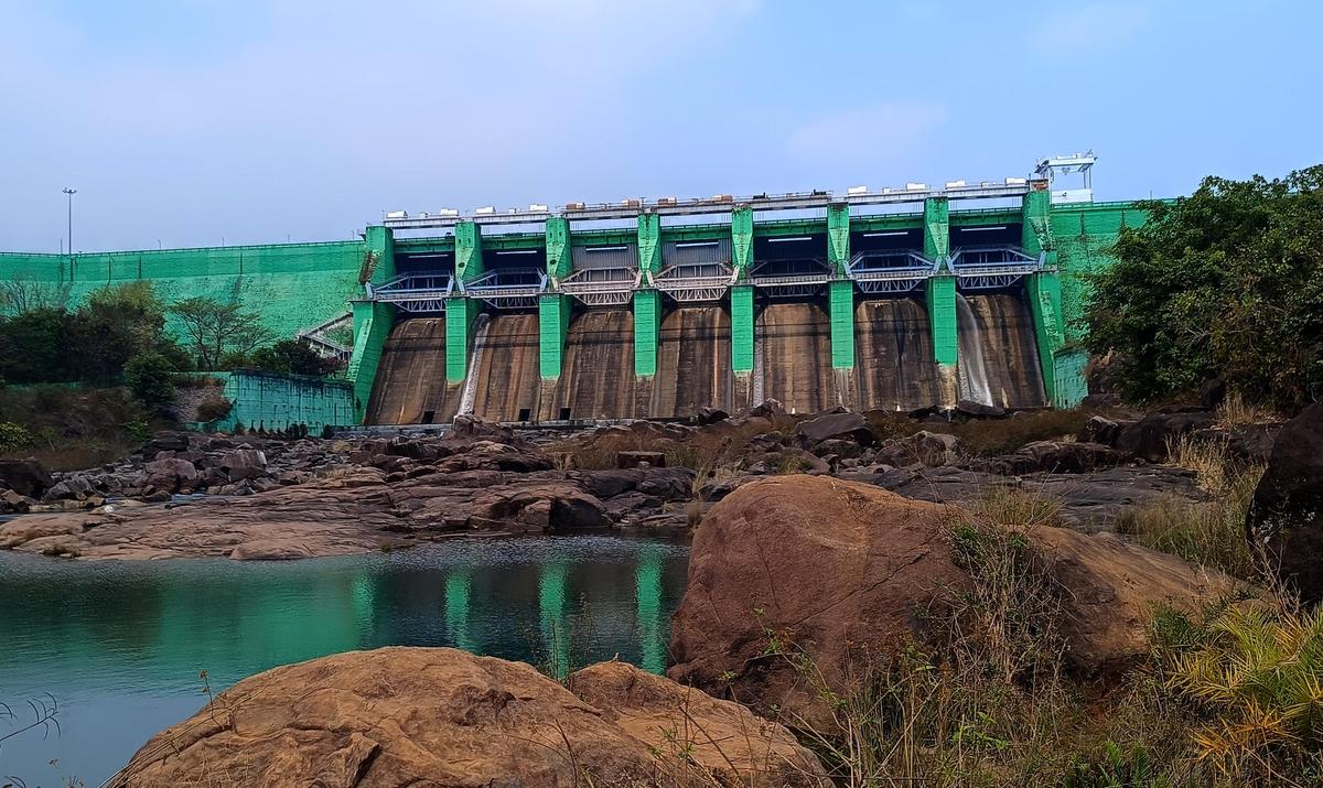 La diga di Khatiguda è stata costruita sul bacino idrico di Indravati nel distretto di Nabarangpur nell'Odisha.