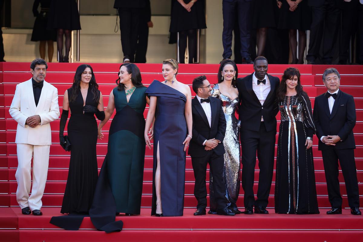 (L-R) Jury Members Pierfrancesco Favino, Nadine Labaki, Lily Gladstone, President of the Jury Greta Gerwig, members Juan Antonio Bayona, Eva Green, Omar Sy, Ebru Ceylan and Hirokazu Kore-eda attend the Red Carpet of the closing ceremony at the 77th annual Cannes Film Festival at Palais des Festivals on May 25, 2024 in Cannes, France. (L-R) Jury Members Pierfrancesco Favino, Nadine Labaki, Lily Gladstone, President of the Jury Greta Gerwig, members Juan Antonio Bayona, Eva Green, Omar Sy, Ebru Ceylan and Hirokazu Kore-eda attend the Red Carpet of the closing ceremony at the 77th annual Cannes Film Festival at Palais des Festivals on May 25, 2024 in Cannes, France.