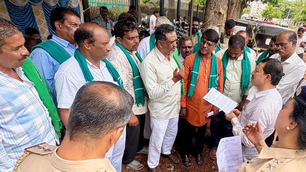 Farmers demand seven hours of uninterrupted power supply for IP sets during daytime in Karnataka