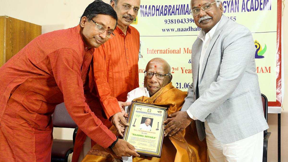 Naadha Sevaka Award conferred on Carnatic vocalist S.R. Krishnamurthy