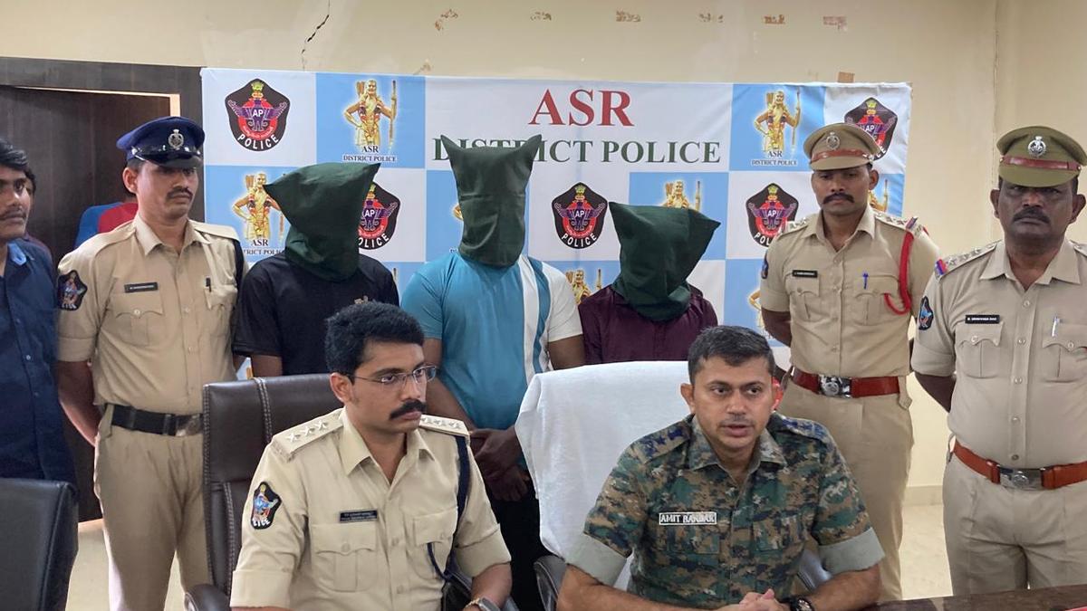 Three Odisha men held for robbing ₹15.62 lakh from govt. employee