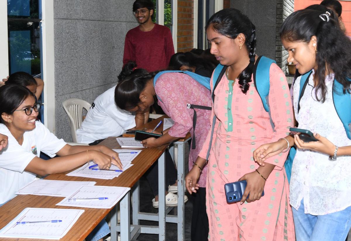 Participants at The Hindu Education Plus Career Counselling in Tumakuru on Sunday. Participants at The Hindu Education Plus Career Counselling in Tumakuru on Sunday.