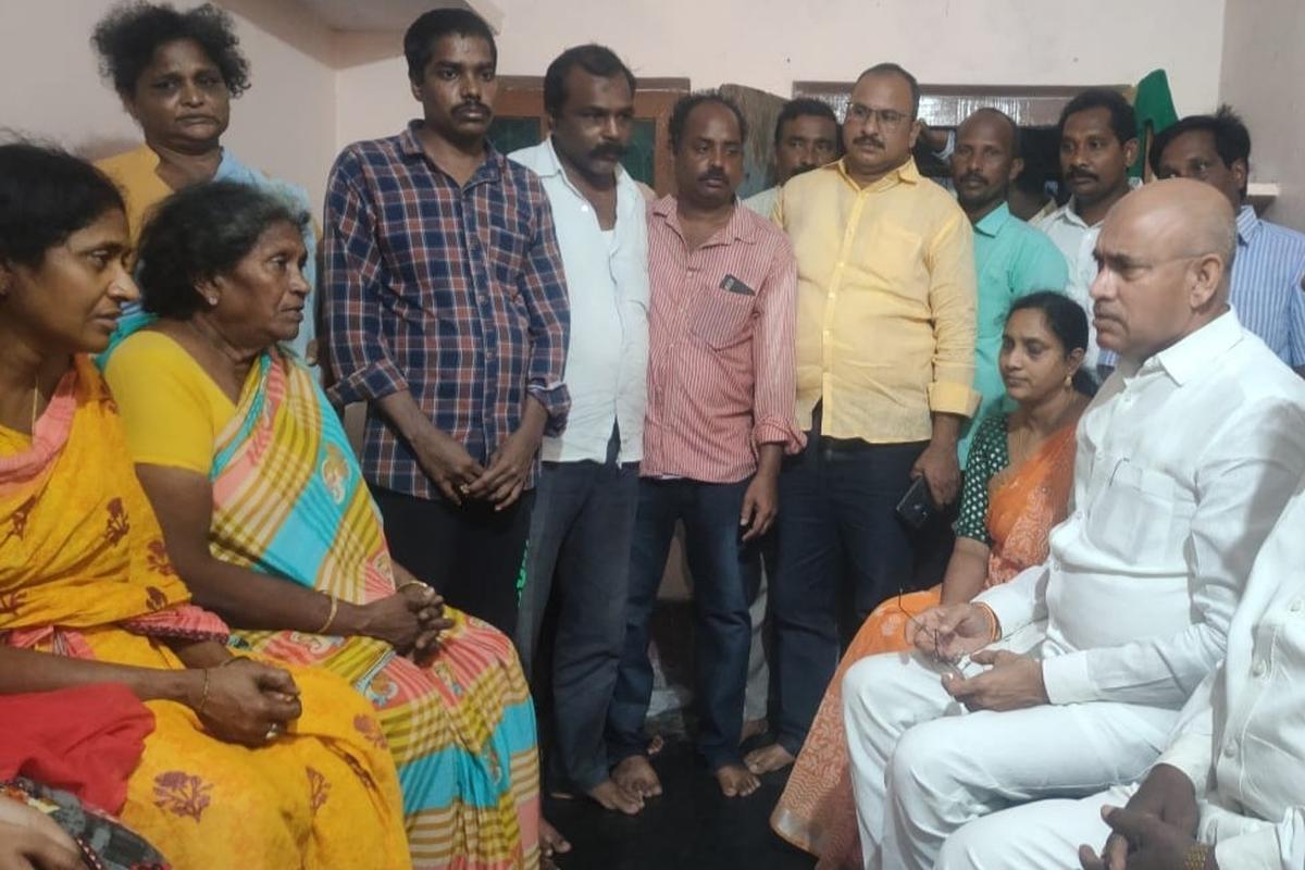 Andhra Pradesh: CM announces ₹10 lakh ex gratia to kin of girl ‘killed’ by her jilted lover