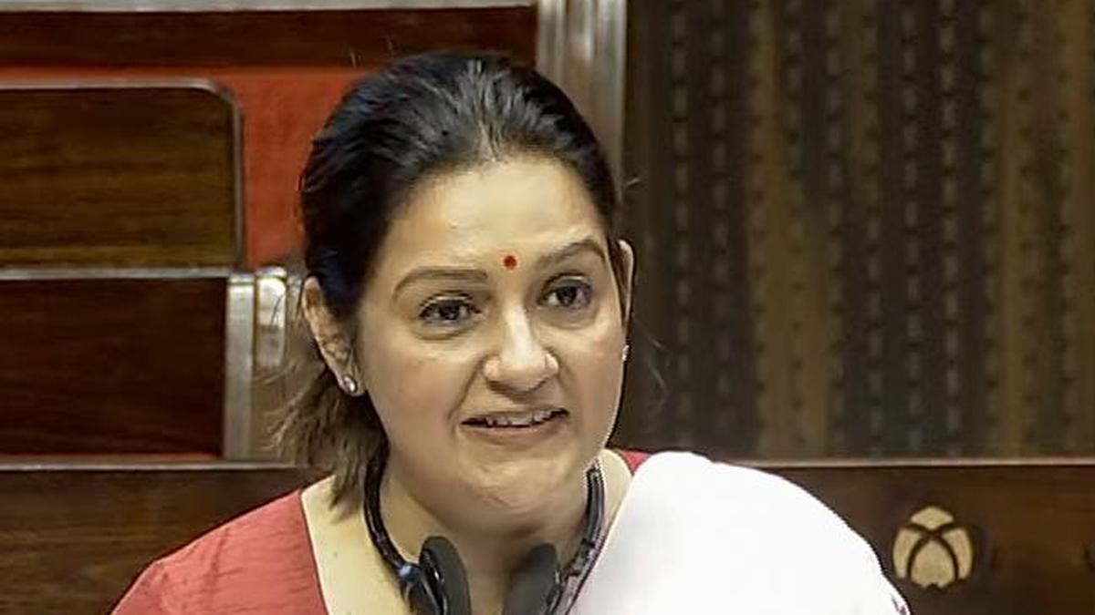 ‘महिला विधेयक’ की हार पर चतुर्वेदी का बड़बड़ाना उनकी पार्टी के रुख के सामने उड़ता है