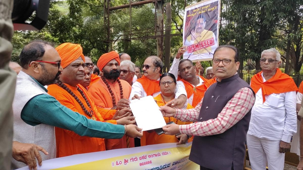 Lingayats protest against Yatnal in Bidar, seek his resignation from Assembly membership