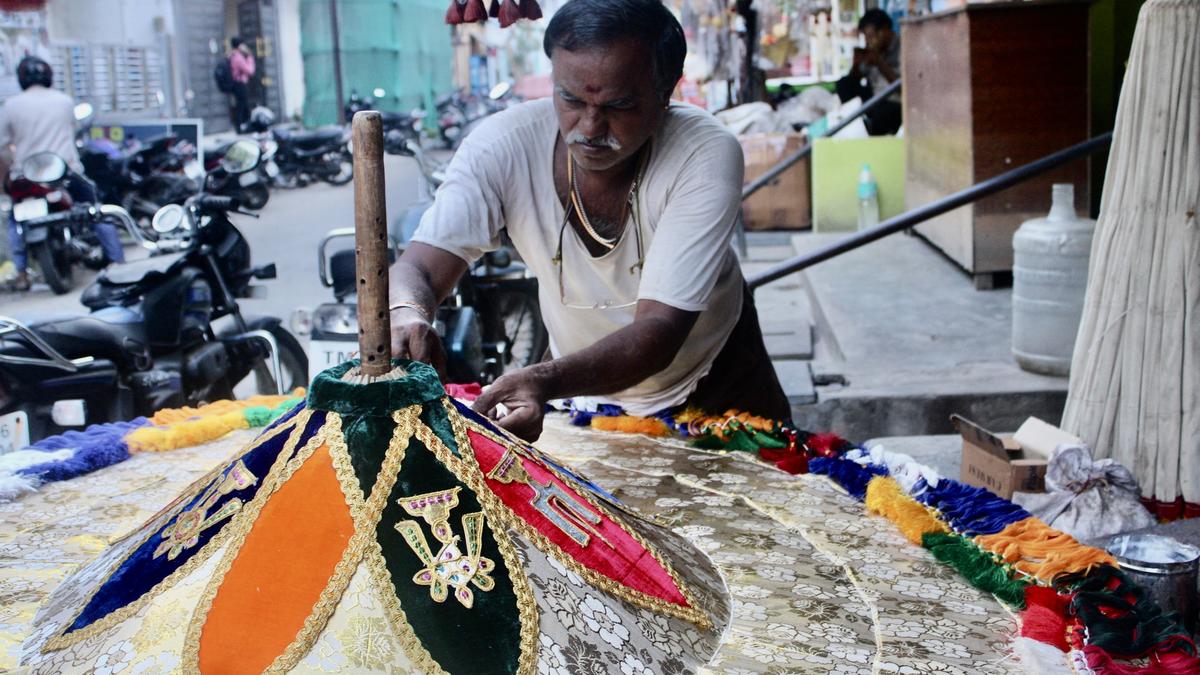 These temple umbrella-makers are keeping the tradition alive