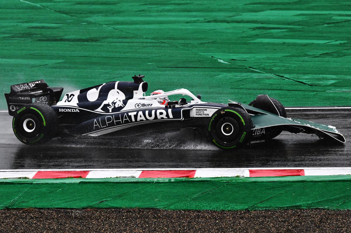 Formula One drivers furious after tractor on Japanese GP track