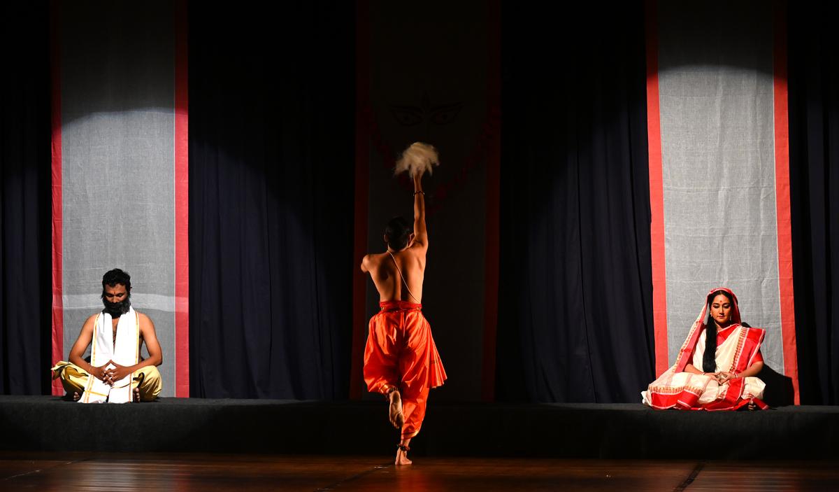 Uttiya Barua, Radhika Vairavelavan and P. Sundaresan performing at Narada Gana Sabha Uttiya Barua, Radhika Vairavelavan and P. Sundaresan performing at Narada Gana Sabha