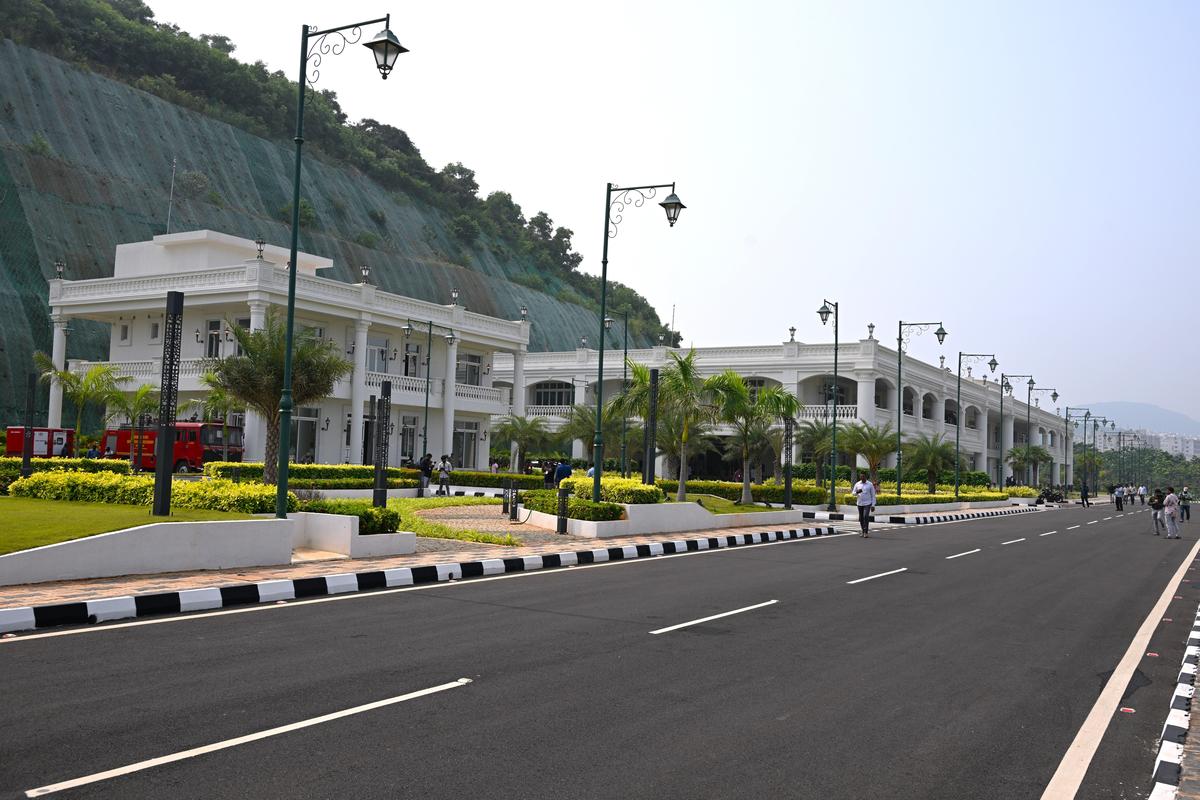 thehindu.com - The Hindu Bureau - A.P. Cabinet panel favours hospitality model for Rushikonda building
