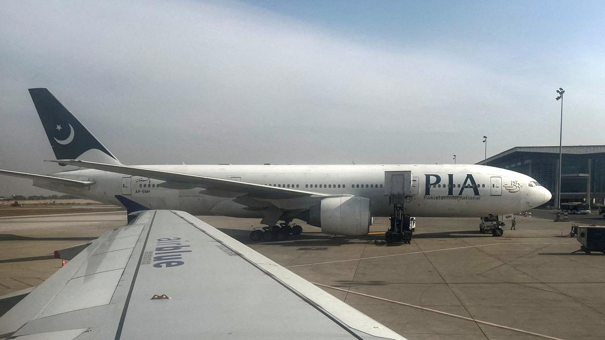 India bans Pakistan airlines from using Indian airspace