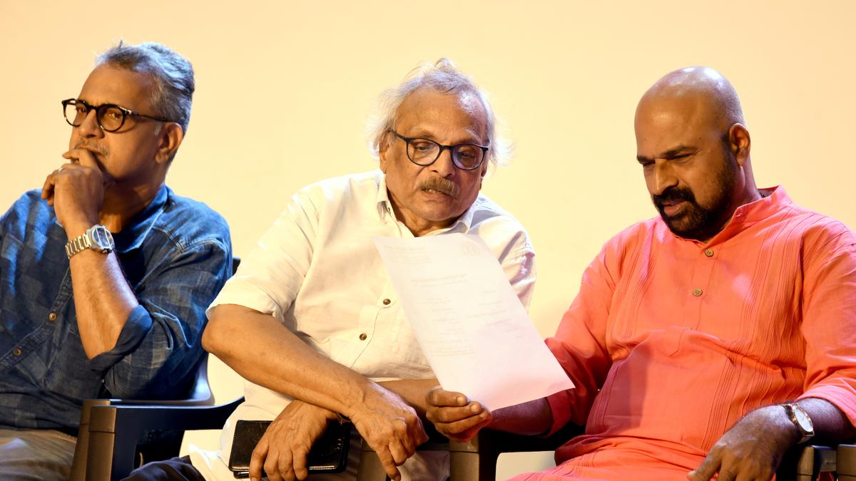 Readers celebrate 50 years of Mayyazhippuzhayude Theerangalil with writer