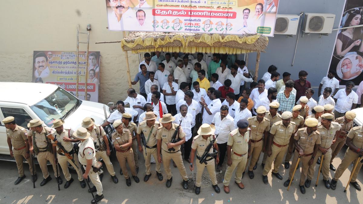 Erode (East) bypoll | Dispute breaks out between AIADMK, DMK cadre over erasing of two-leaves symbol