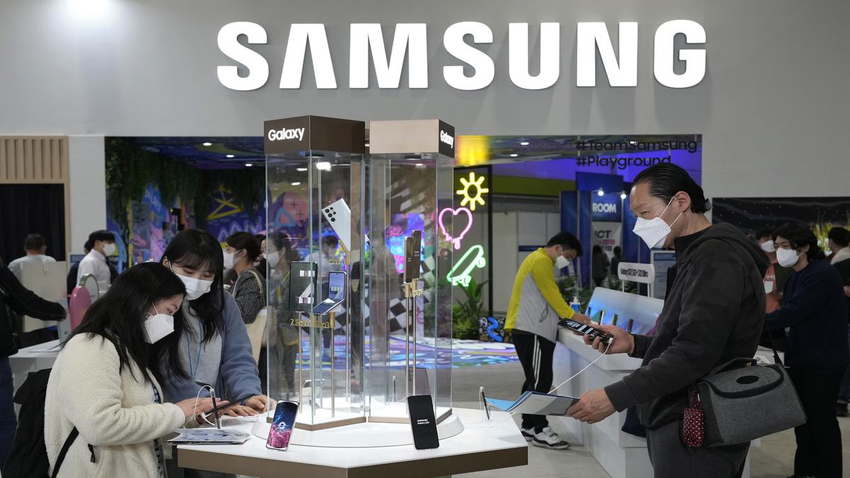 Samsung Elec sees component shortages persisting in H2, solid server chip demand