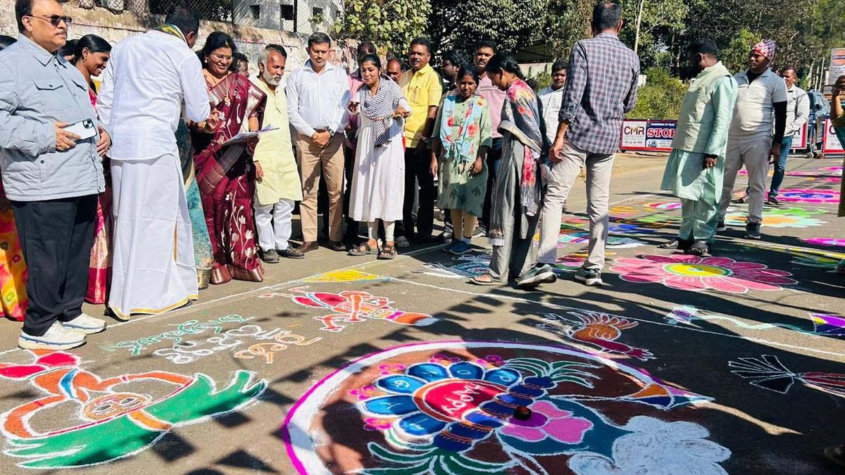 Police engage youth in sports during Sankranti fete to avoid anti-social activities