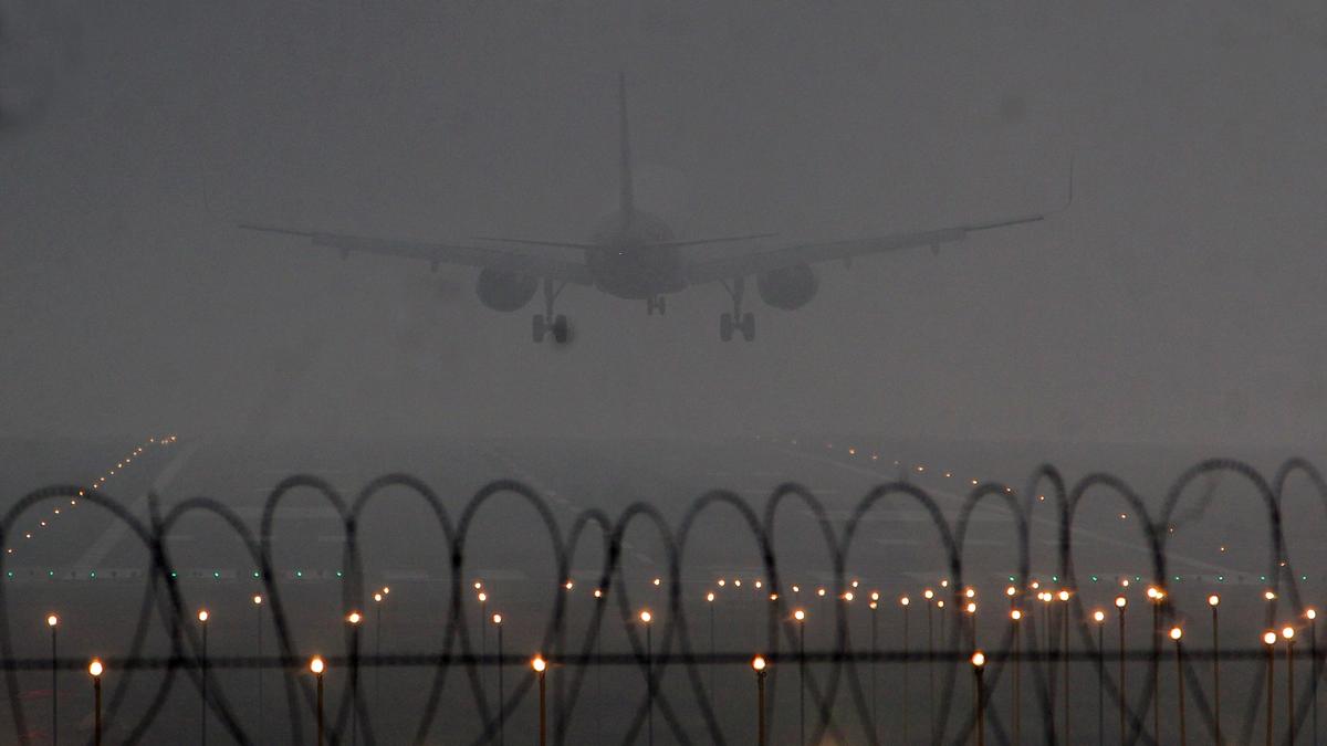 Dense fog at Kolkata airport disrupts flight movement