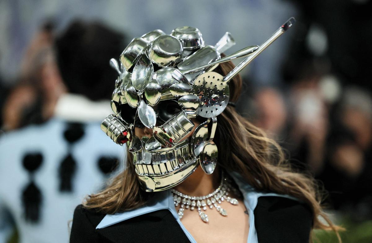 La maschera viso scultorea di Ananya Birla