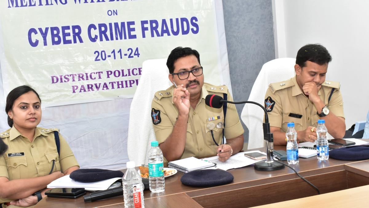 Bank officials should cooperate with police in handling cyber crimes, says Paravatipuram SP