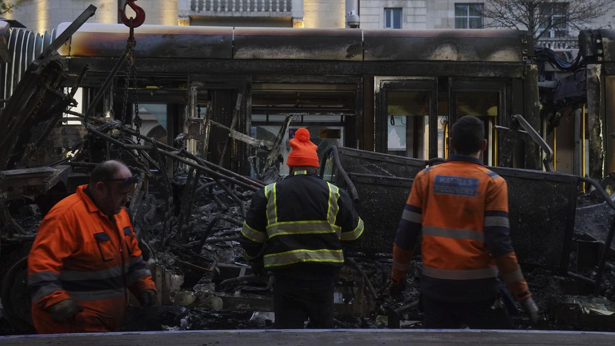 Irish police arrest 34 people in Dublin rioting following stabbings outside a school