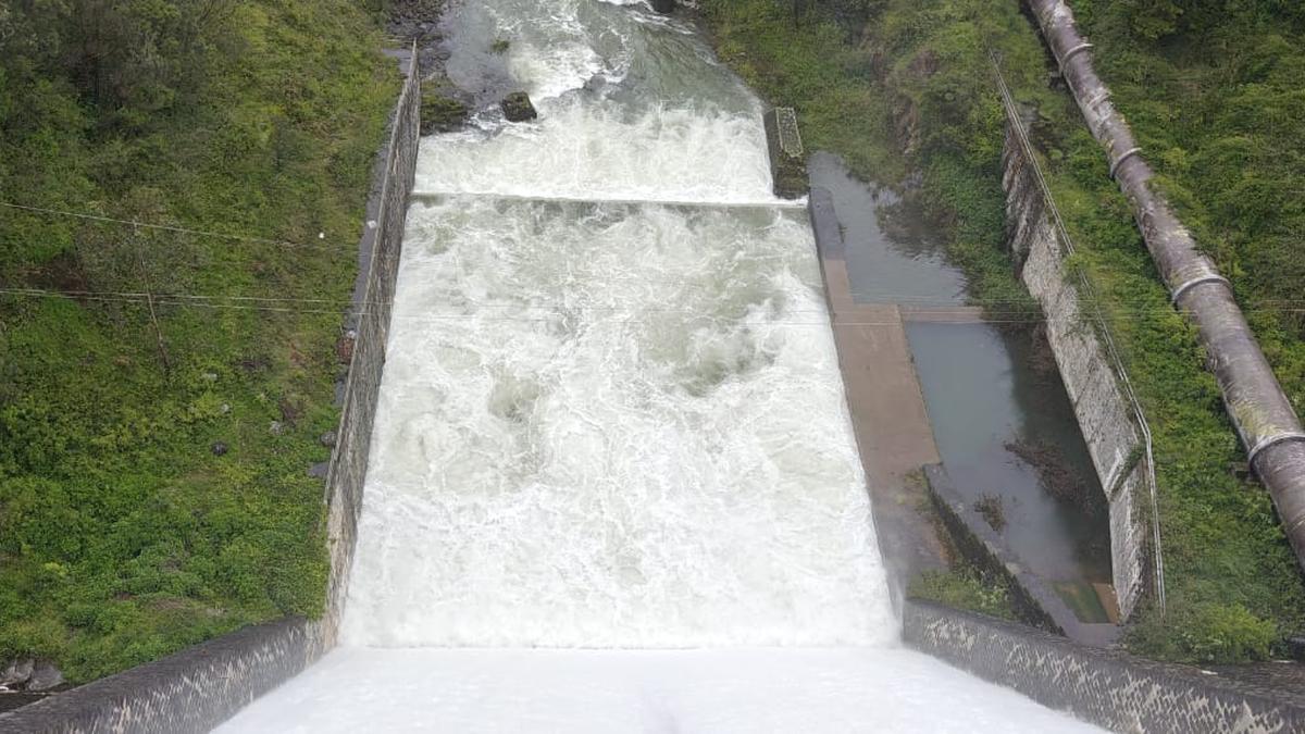 Rains lead to closure of tourist spots in Nilgiris; Avalanche dam sluice gates opened