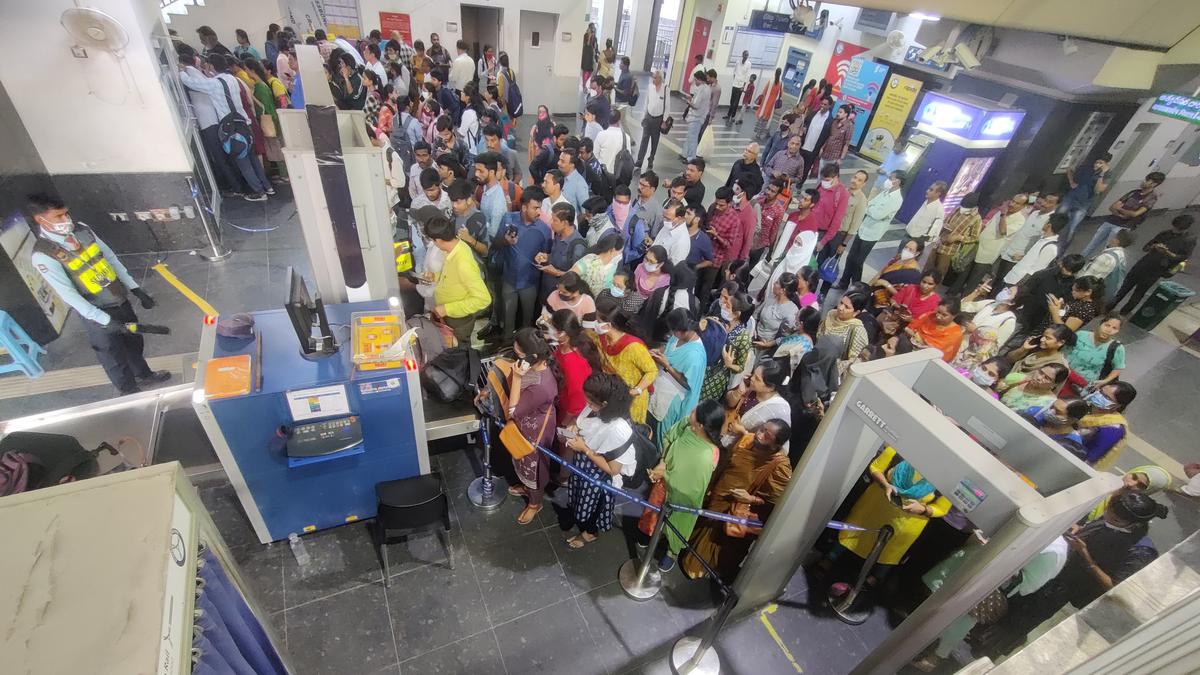 Gate Glitch Hits Hyderabad Metro Rail Commuters Held Up At Stations Along Red Line The Hindu