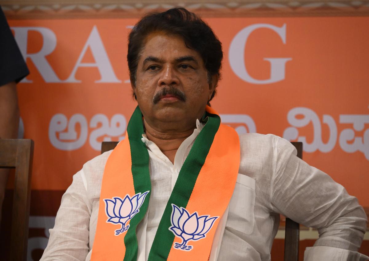 Karnataka bypolls: DKS helping BJP indirectly, says R. Ashok