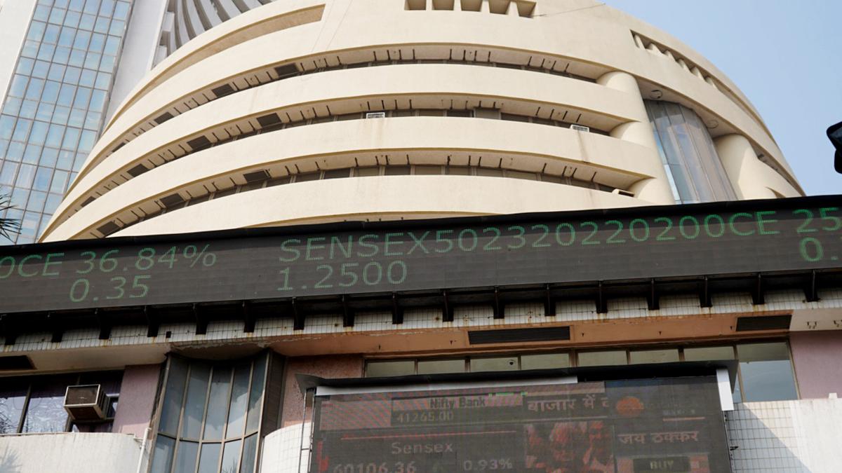 Markets end on mixed note; Sensex climbs over 224 points, Nifty dips 6 points
