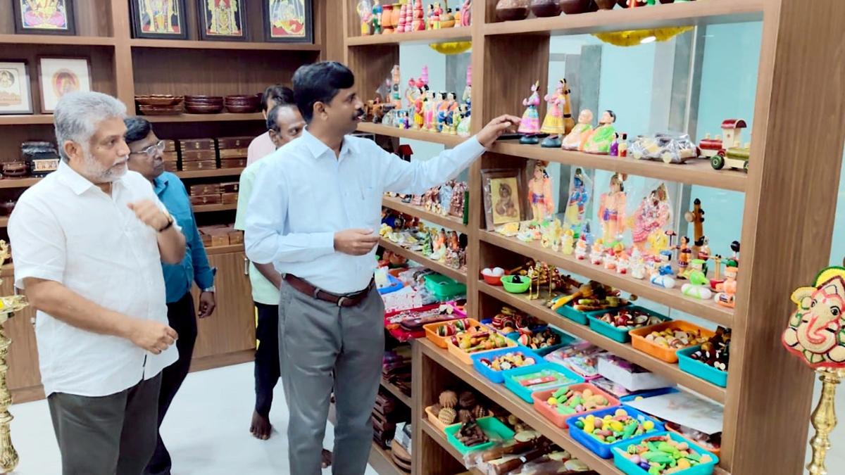 New Poompuhar showroom inaugurated at Texvalley in Erode