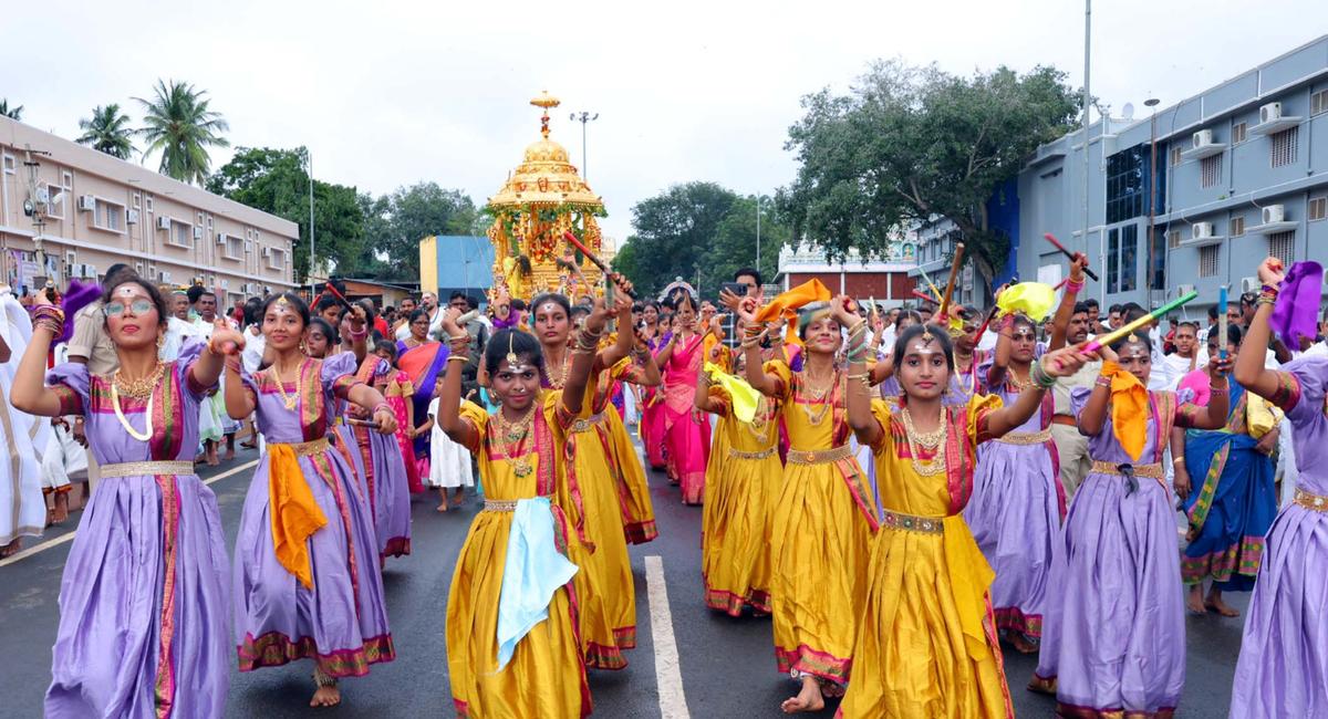 Artistes performing as processional deities of Sri Bhramaramba Mallikarjuna Swamy were taken out on a procession as part of Swarna Radhotsavam in Srisailam temple town on Tuesday (September 16). Artistes performing as processional deities of Sri Bhramaramba Mallikarjuna Swamy were taken out on a procession as part of Swarna Radhotsavam in Srisailam temple town on Tuesday (September 16).