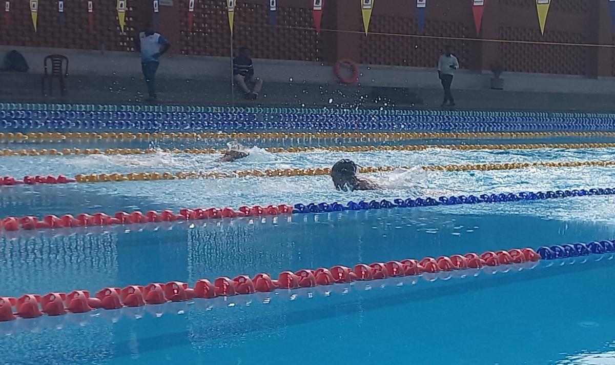 Nearly 100 students from different colleges took part in the inter-collegiate swimming championship of Mangalore University on Thursday.