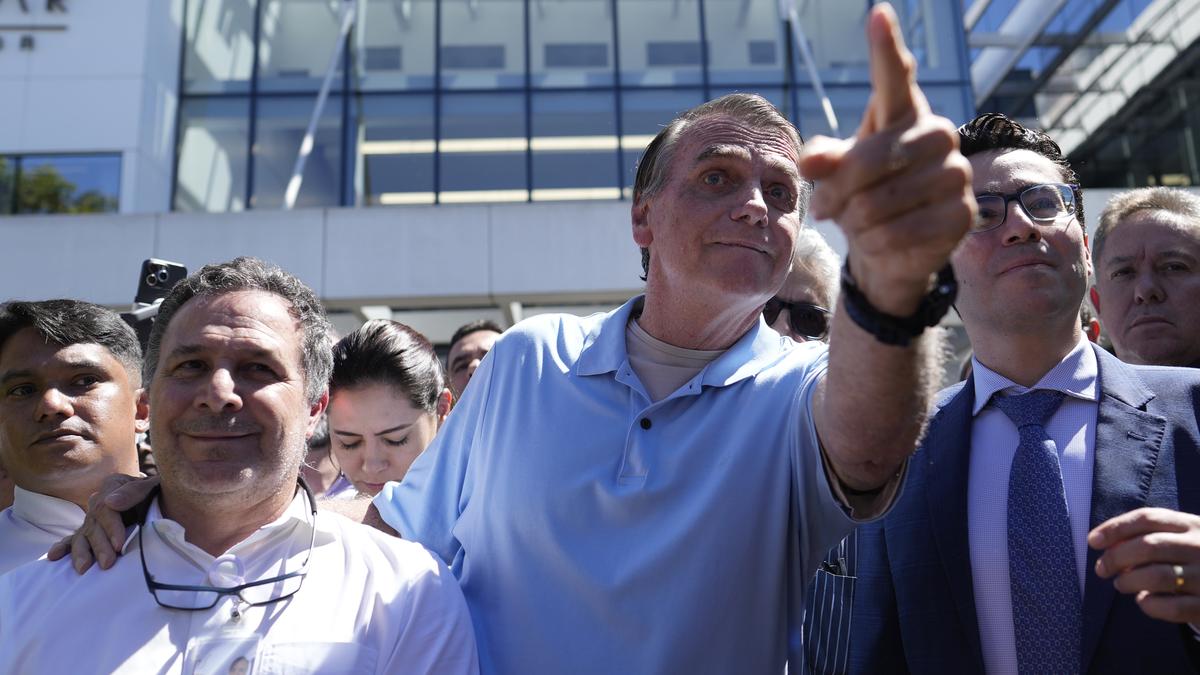 https://th-i.thgim.com/public/incoming/5t22zf/article69538757.ece/alternates/LANDSCAPE_1200/Brazil_Bolsonaro_27410.jpg