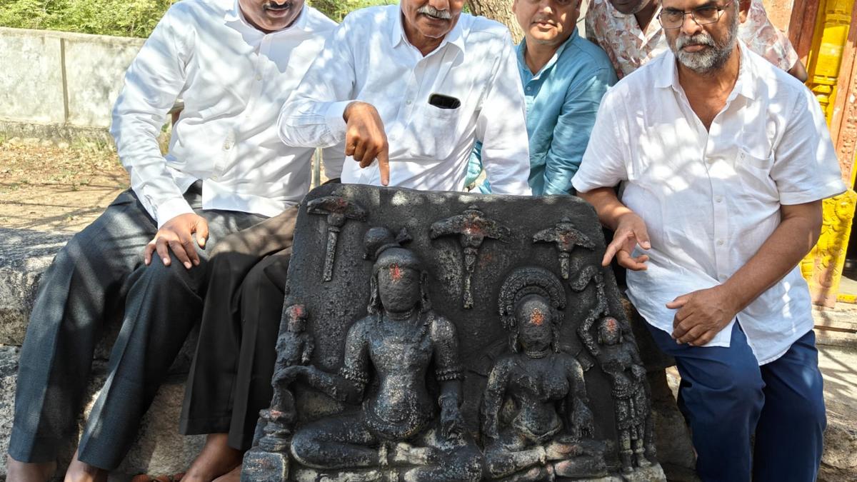 Rare sculpture of Kakatiya emperor Ganapati Deva found in Siddipet